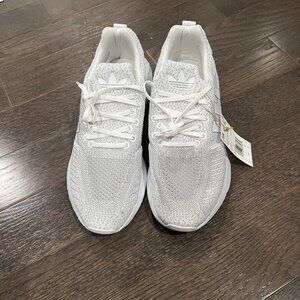 Adidas Swift Run 22 Shoes Men's, Grey, Size 7.5, GZ3499, New with tag